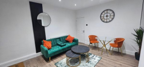 Newly renovated cosy home BB10